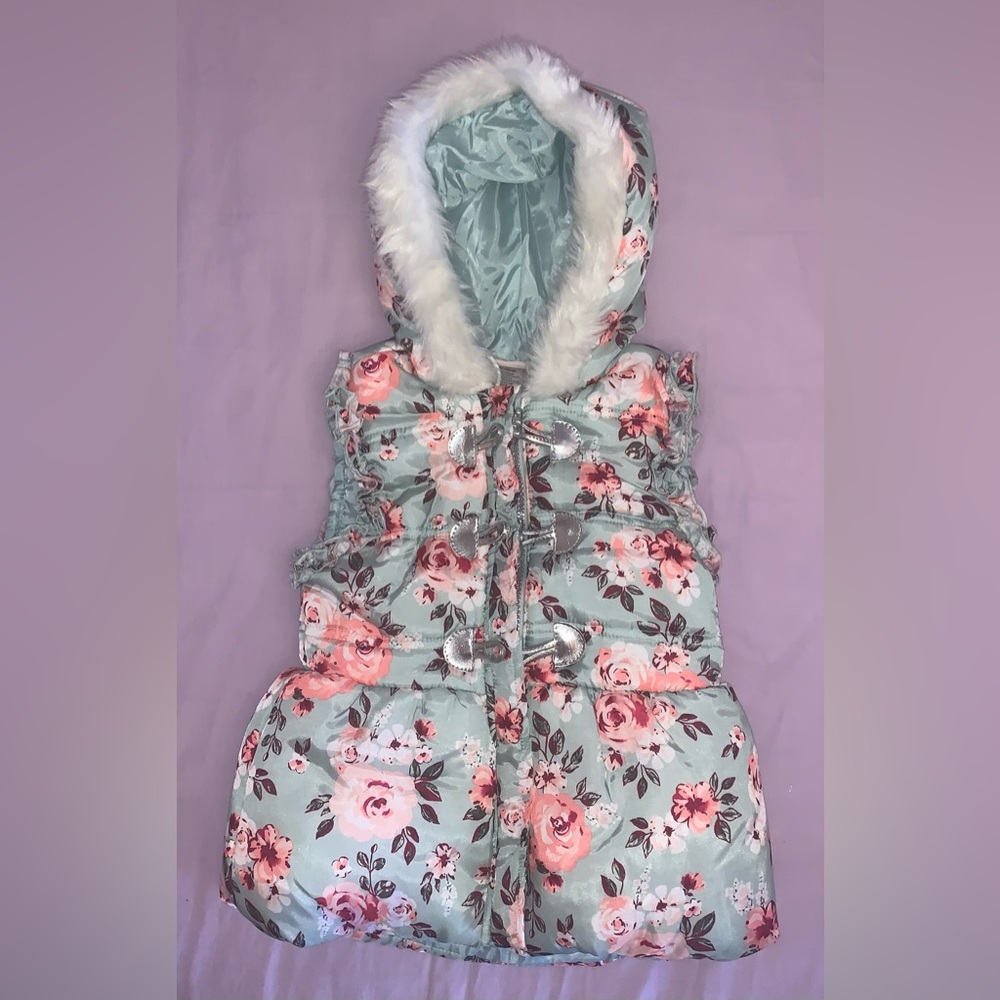 Kids puffy vest with faux fur trim hood